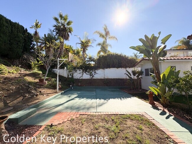 Building Photo - Welcome to this stunning 4-bedroom, 3-bathroom home located in the desirable La Costa neighborhoo...