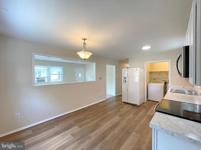 Building Photo - 21339 Brighton Ave