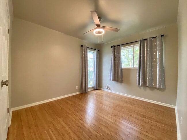 Building Photo - Colonies North Home with 3 BD | 2 BA Available JULY 2026!!