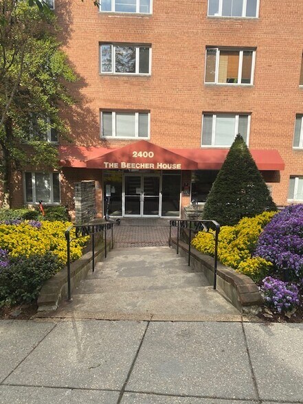 Building Photo - 2400 41st St NW