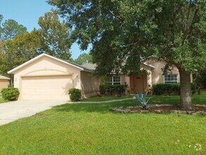 Building Photo - Spacious 4/2/2 with screened in porch.