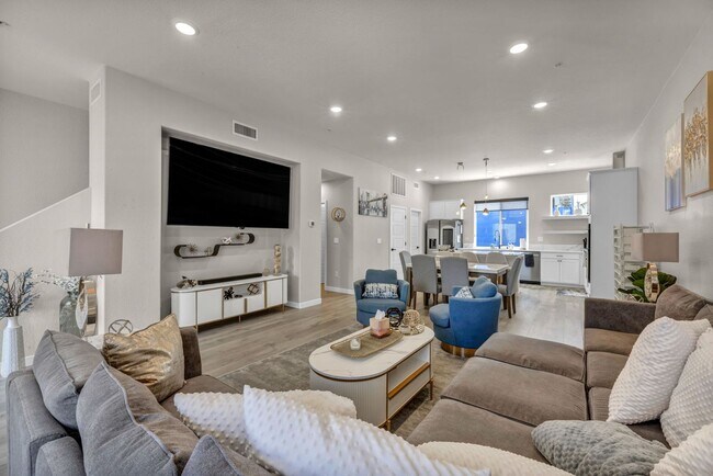 Building Photo - Fully Furnished Modern Townhome with utilities included and flexible lease options available