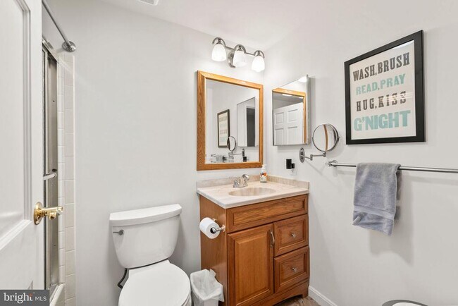Building Photo - 10906 Carters Oak Way