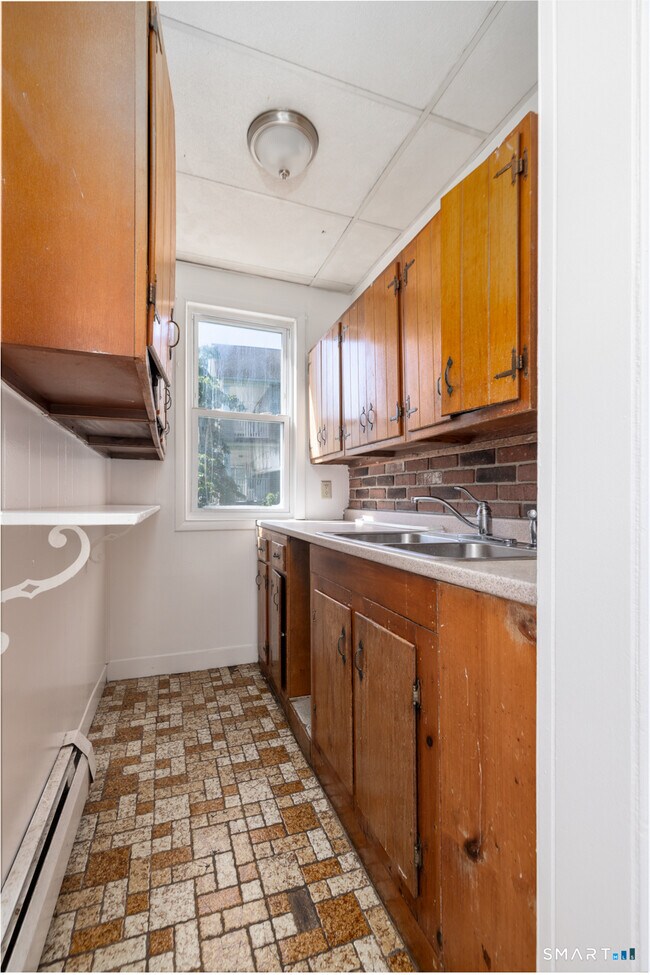 Building Photo - 95 Sunnyside Ave