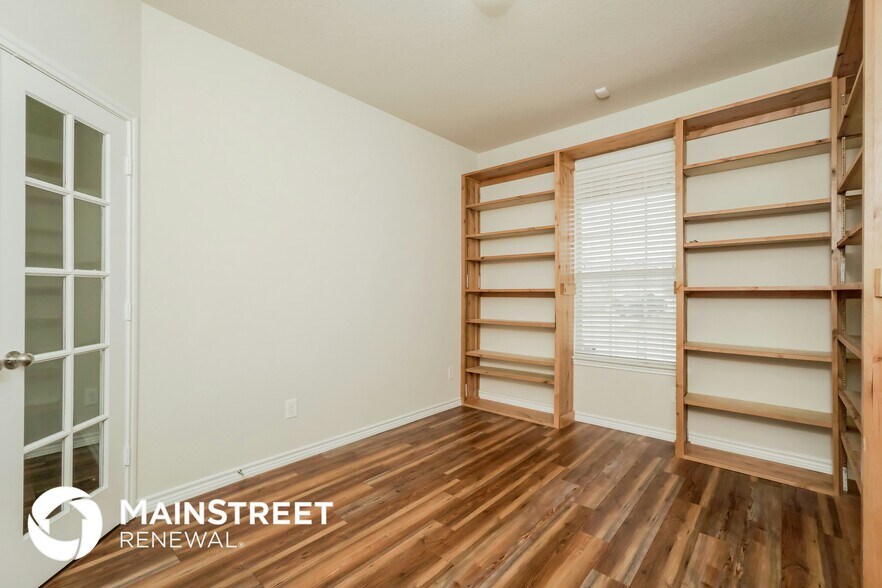 Building Photo - 11910 Fieldcrest Run