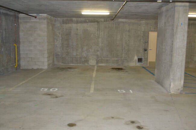 Building Photo - 850 Beech St