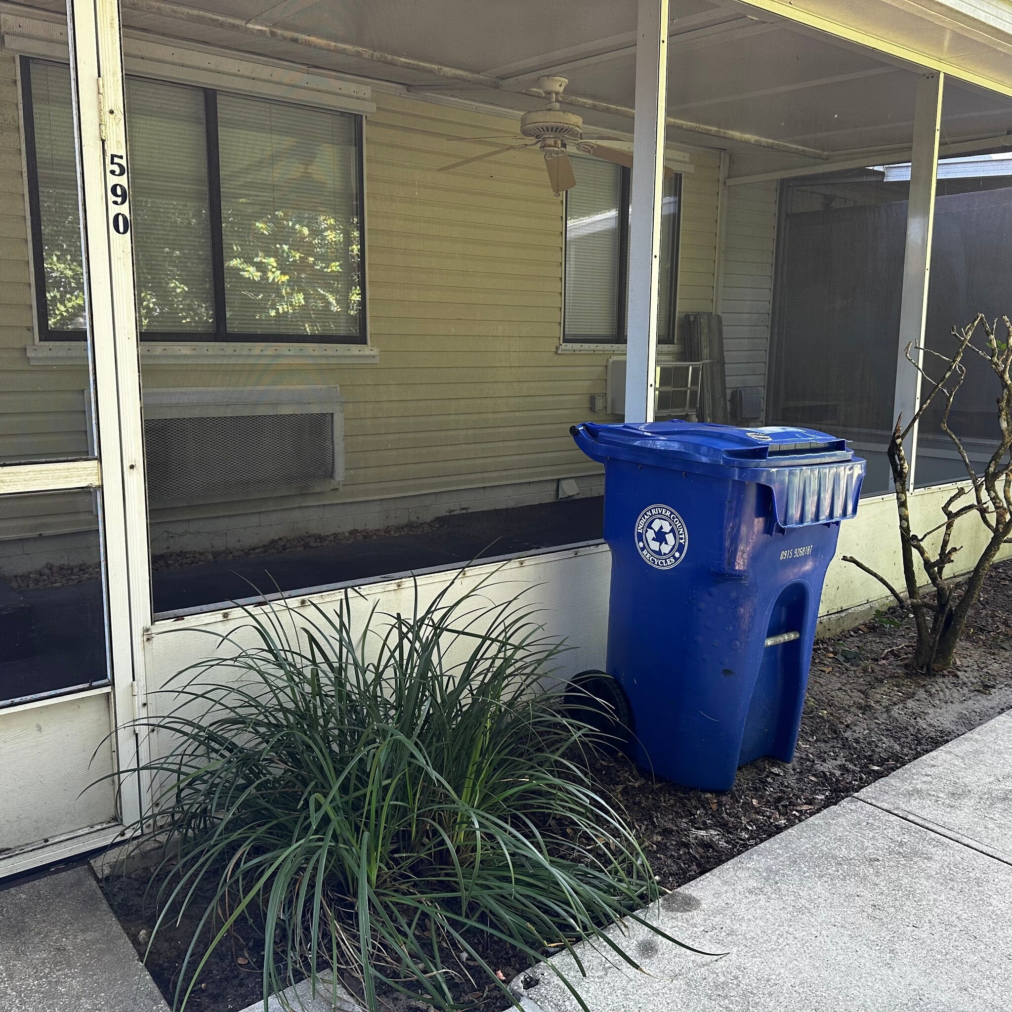 Building Photo - 590 7th Pl