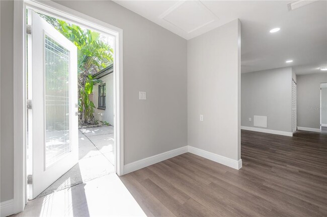 Building Photo - 6901 S Fitzgerald St