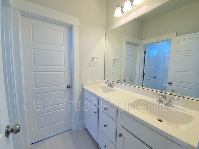 Building Photo - 225 Scholar Way