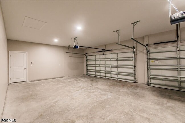 Building Photo - 207 NW 6th Pl