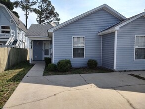 Building Photo - 6104/6106 Pinetree Ave