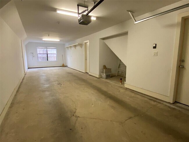 Building Photo - 3501 Link Valley Dr.