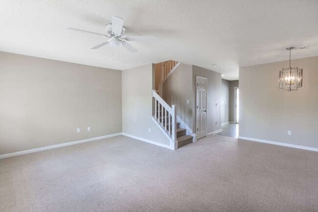 Building Photo - Updated Townhouse