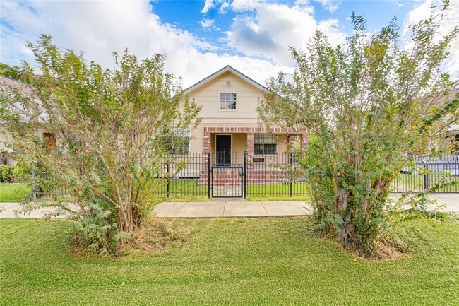 Building Photo - 306 Morris St