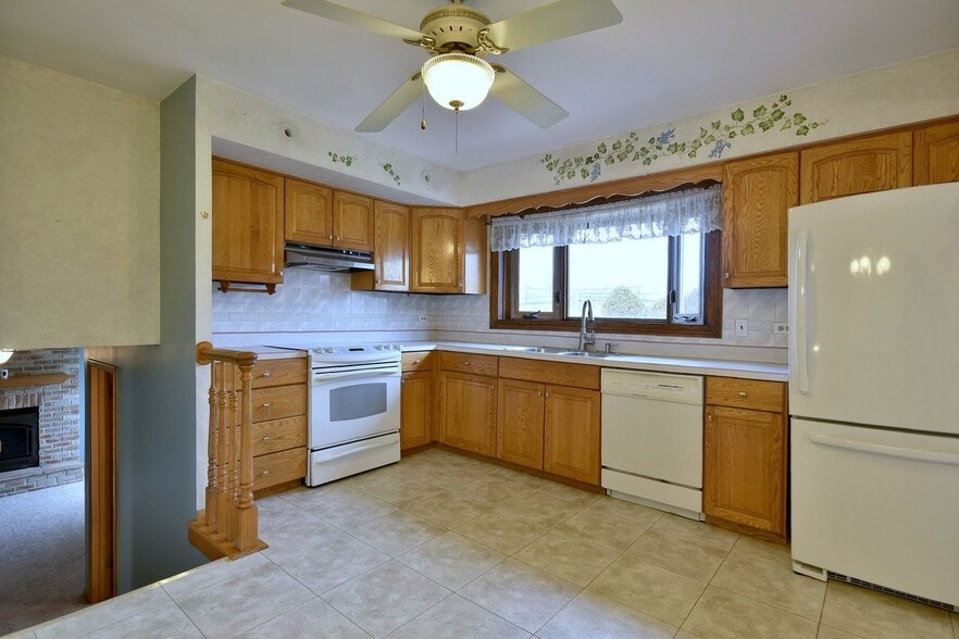Building Photo - 5528 W 103rd St