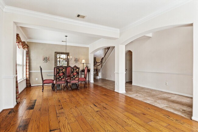 Building Photo - 2088 Silverthorn Ln