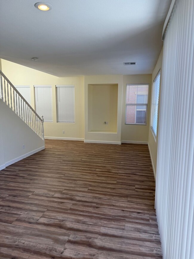 Building Photo - 2 story home in NLV