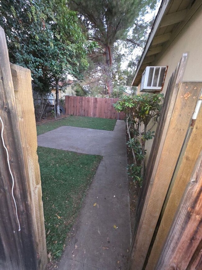 Building Photo - 315 MINNESOTA