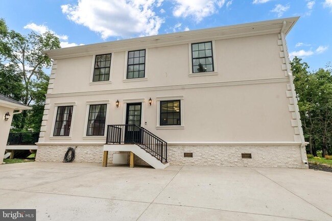 Building Photo - 1065 Northfalls Ct