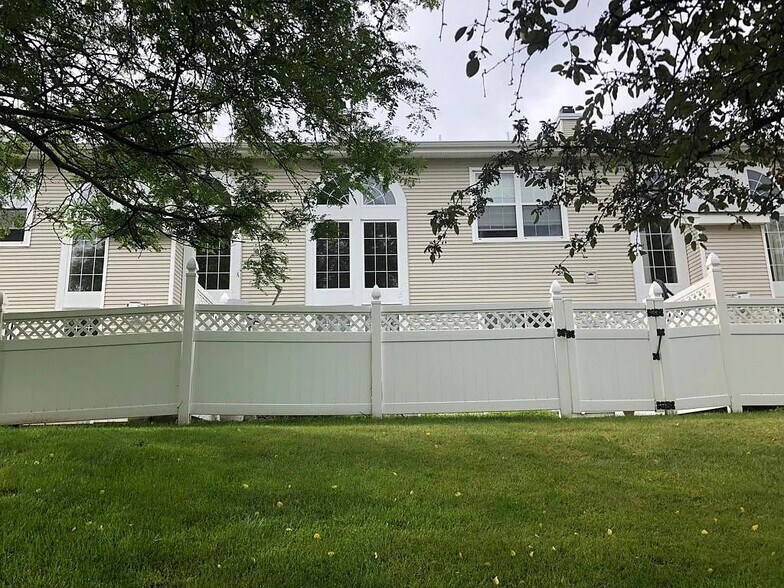 Building Photo - 304 Harvest Ln