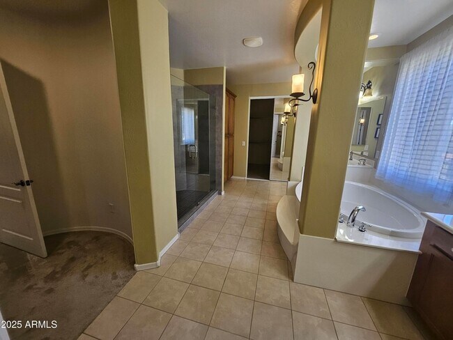 Building Photo - 3216 S Cottonwood Dr