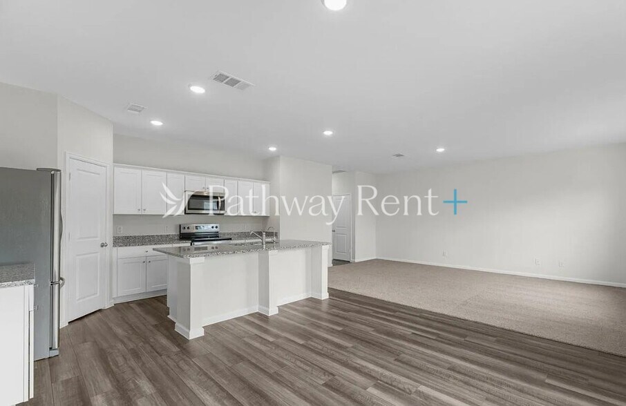 Building Photo - 1074 Large Poppy Dr