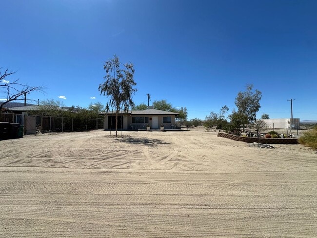 Building Photo - Newly Remodeled 2 bed 1 bath home!