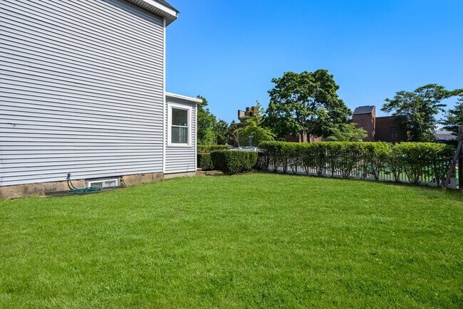 Building Photo - 45 Henshaw St