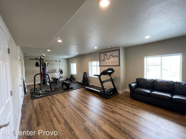 Building Photo - 4 br, 3.5 bath House - 876 s Aspen Loop