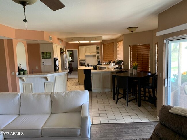 Building Photo - 6283 W Lone Cactus Dr