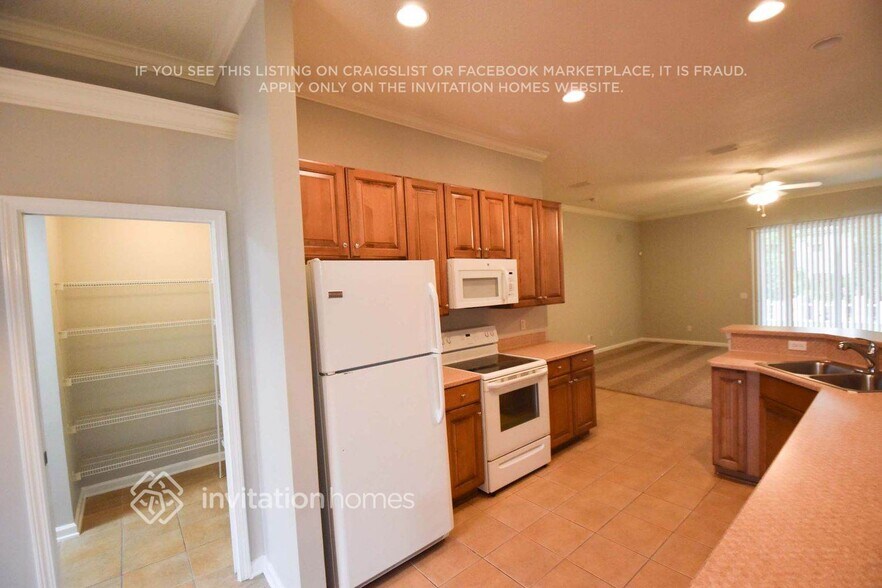 Building Photo - 13743 Devan Lee Dr E