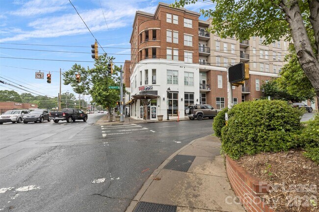 Building Photo - 1315 East Blvd