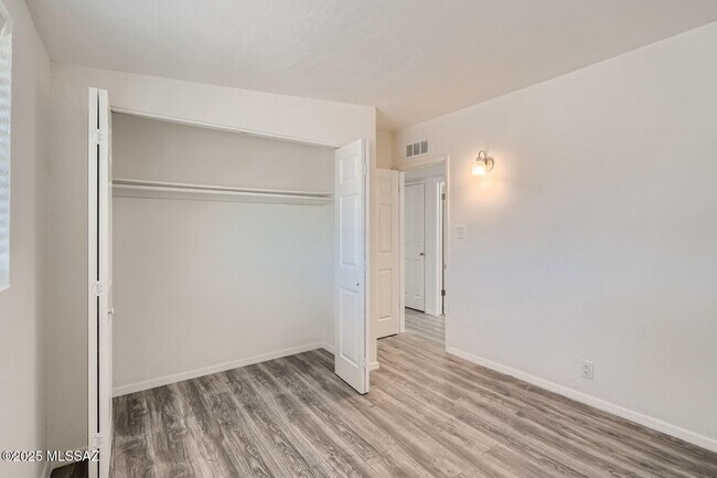 Building Photo - 6656 E Calle Cappela