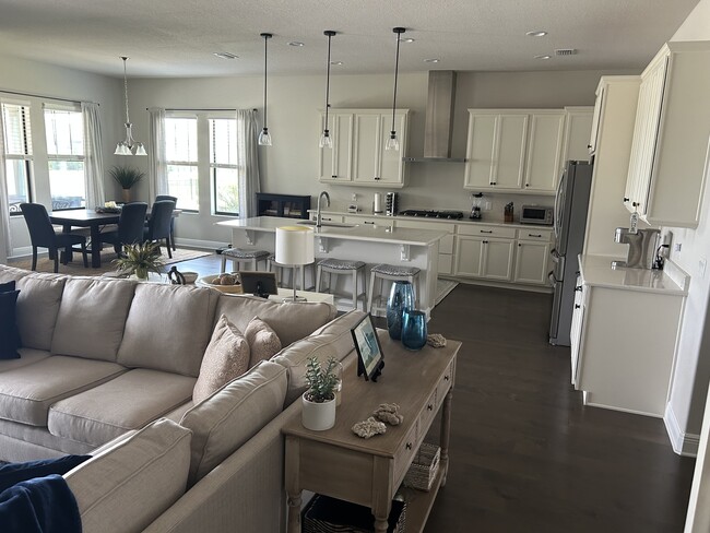 Building Photo - 2546 Kamin Dr