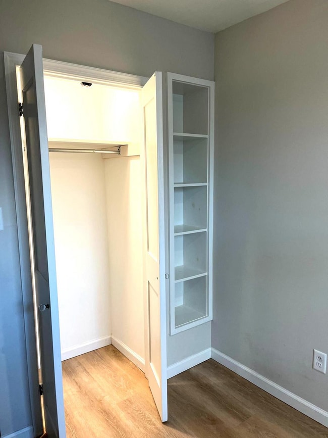 Building Photo - 1705 Tulip St