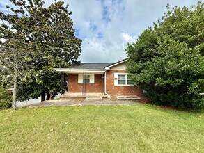 Building Photo - 2 Bedroom / 1 Bath Apt. - Johnson City