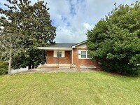 Building Photo - 2 Bedroom / 1 Bath Apt. - Johnson City