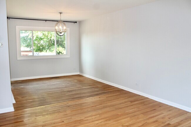 Building Photo - 2510 Ravinia Ln