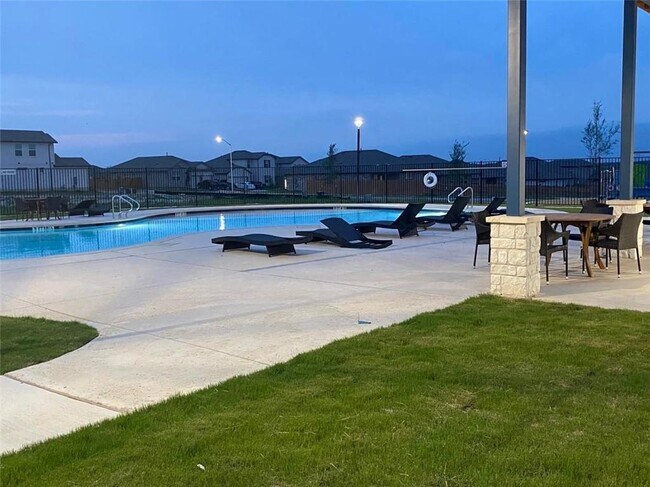 Building Photo - 325 Escondido Cir