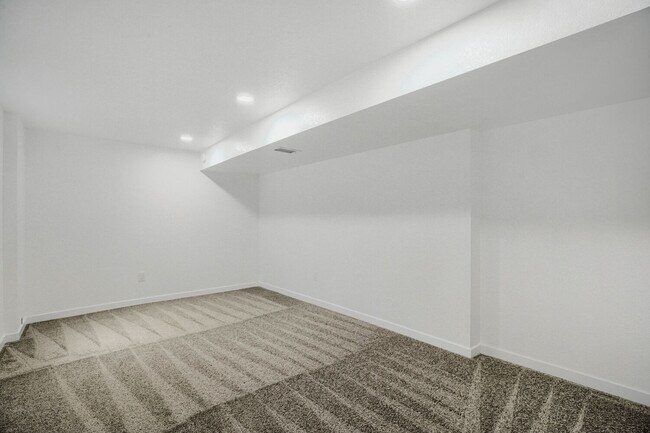 Building Photo - 375 Depew St