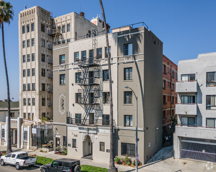 Primary Photo - La Chandelle Apts...Charming building...Re...