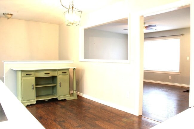 Building Photo - 43592 Champlain Ct