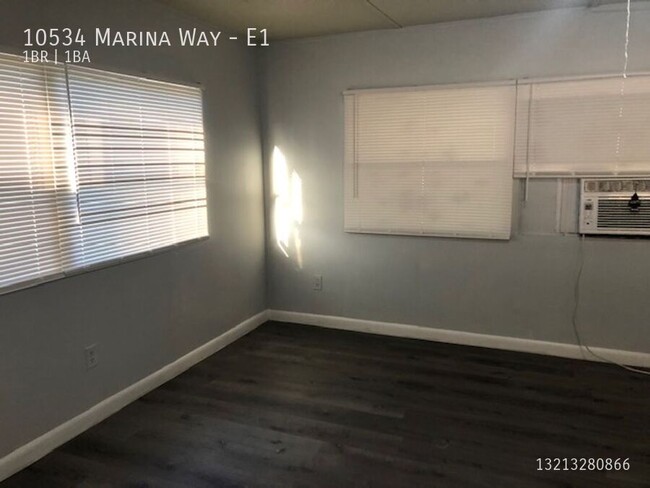 Building Photo - Large Studio Apartment in Mobile Home Comm...