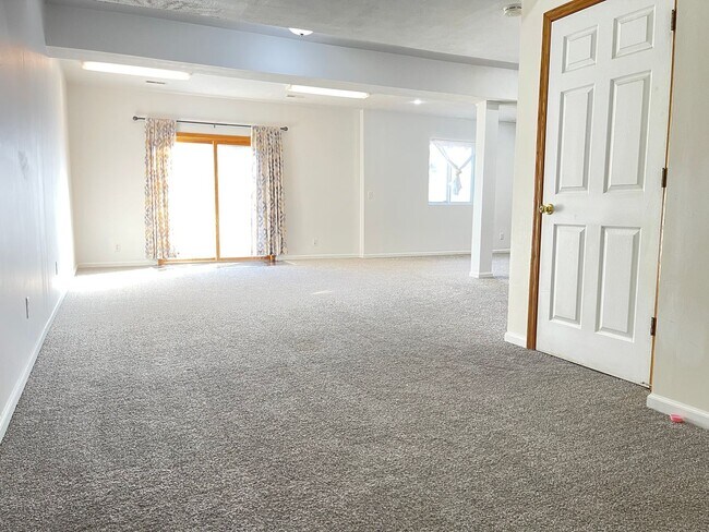 Building Photo - Northwest Omaha Gem: 2,700 Sq Ft, 3-Bedroom, Walk-Out Finished Basement, Fenced Yard, 3-Car Garag...