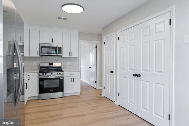 Building Photo - 561 Tiffany Ct
