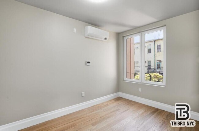 Building Photo - 4 bedroom in BROOKLYN NY 11222