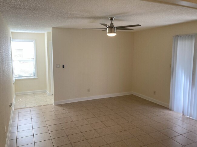 Building Photo - 2918 Antique Oaks Cir