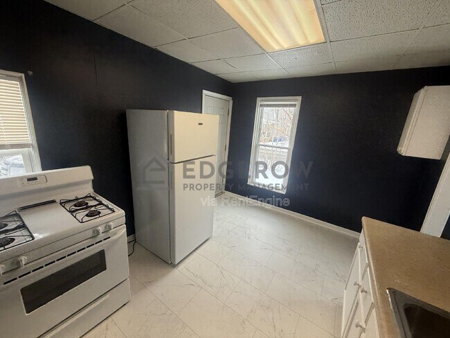 Building Photo - 404 6th St NW