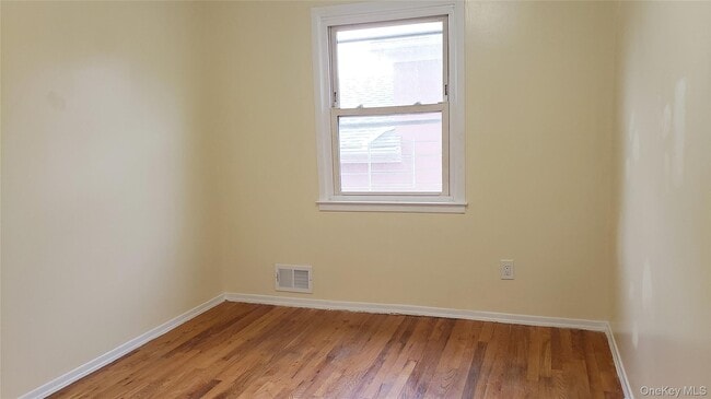 Building Photo - 15-39-39 208th St