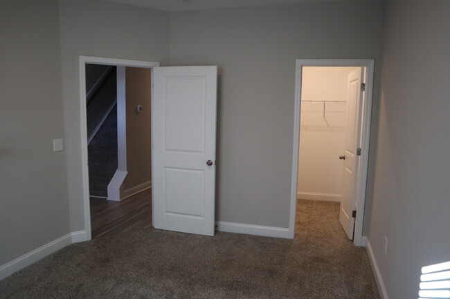 Building Photo - 1006 Gateway Commons Cir